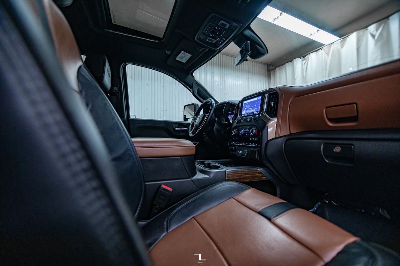 2023 Chevrolet Silverado 3500HD 4x4 Crew Cab High Country Diesel Leather Roof Nav Red Deer AB