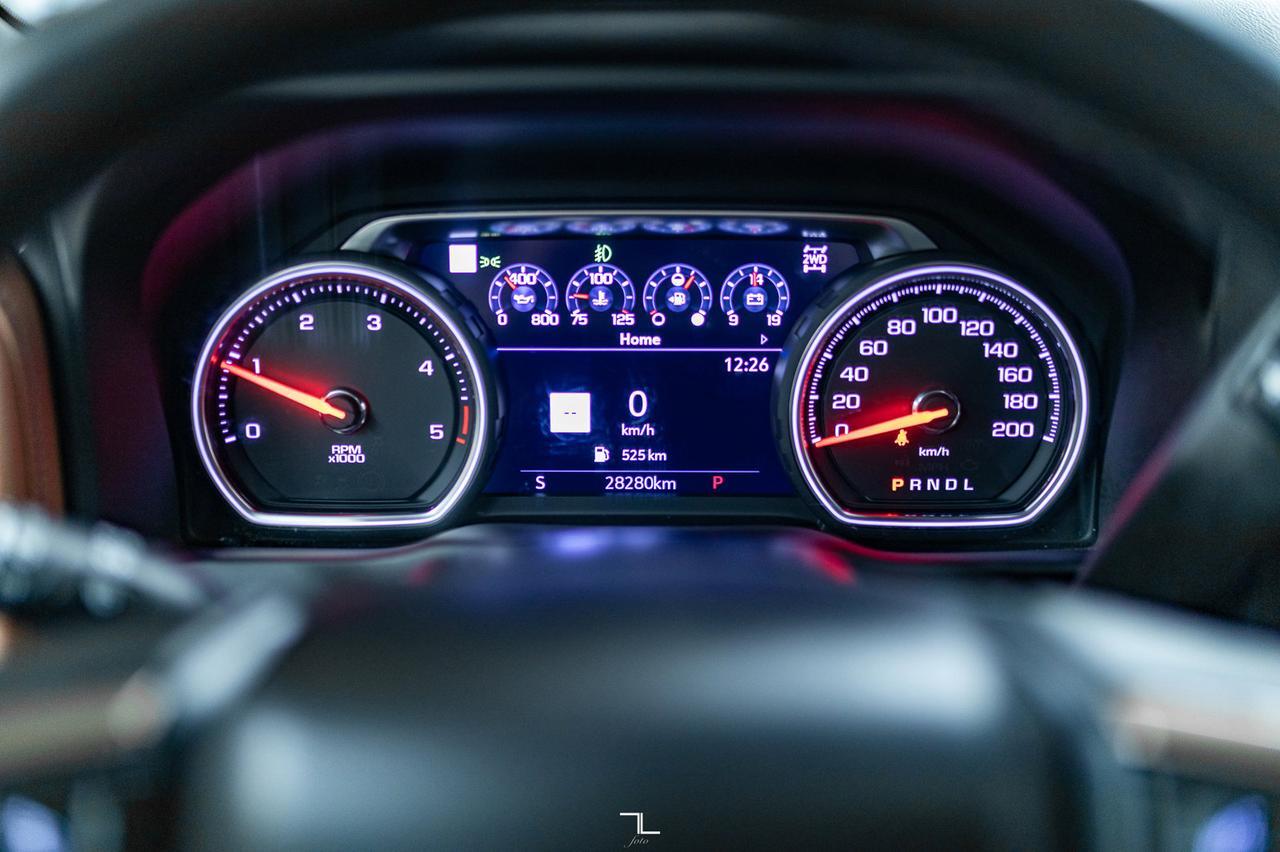 2023 Chevrolet Silverado 3500HD 4x4 Crew Cab High Country Diesel Leather Roof Nav Red Deer AB