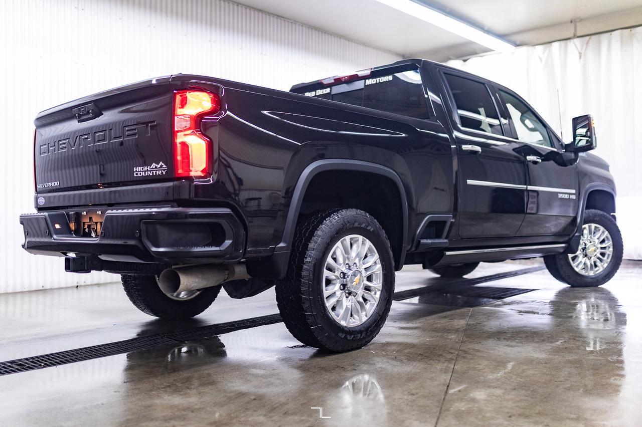 2023 Chevrolet Silverado 3500HD 4x4 Crew Cab High Country Diesel Leather Roof Nav Red Deer AB