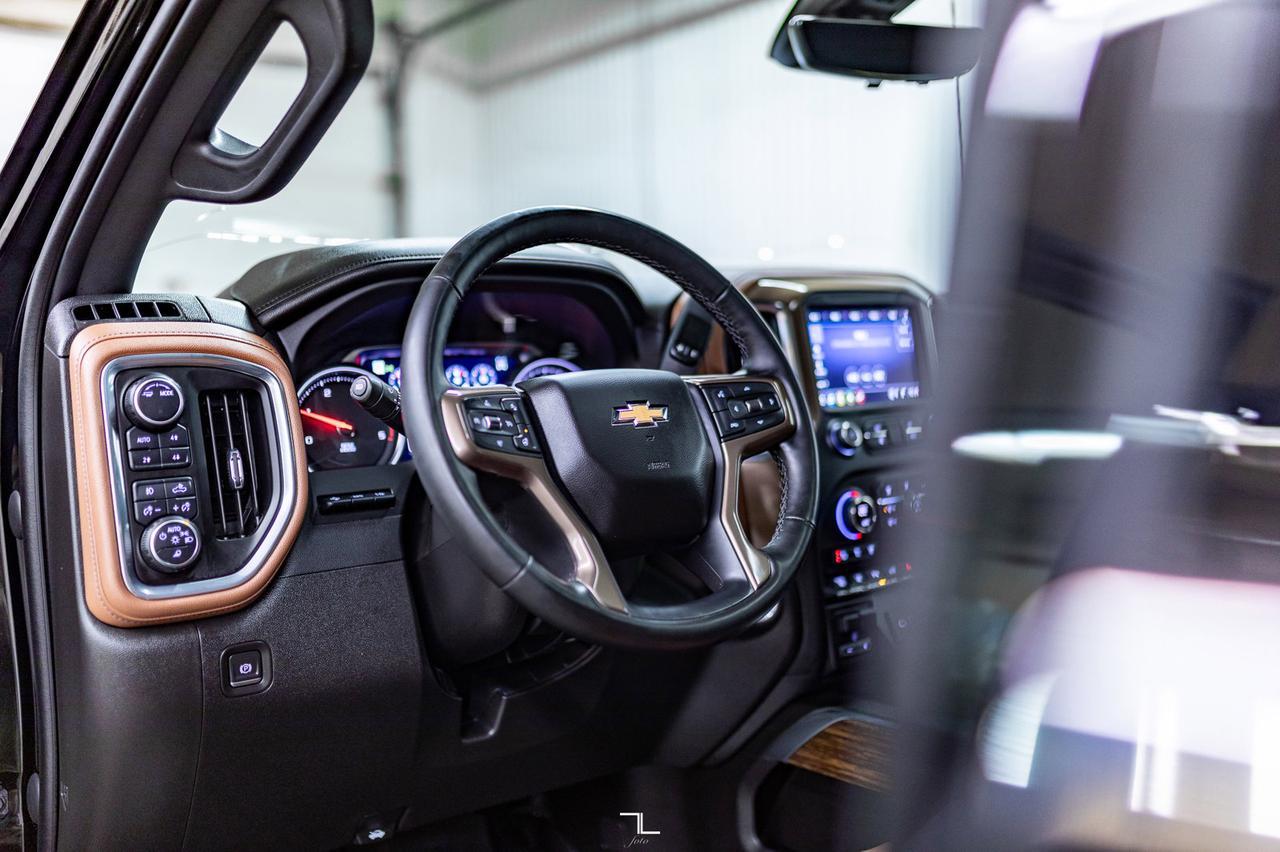 2023 Chevrolet Silverado 3500HD 4x4 Crew Cab High Country Diesel Leather Roof Nav Red Deer AB