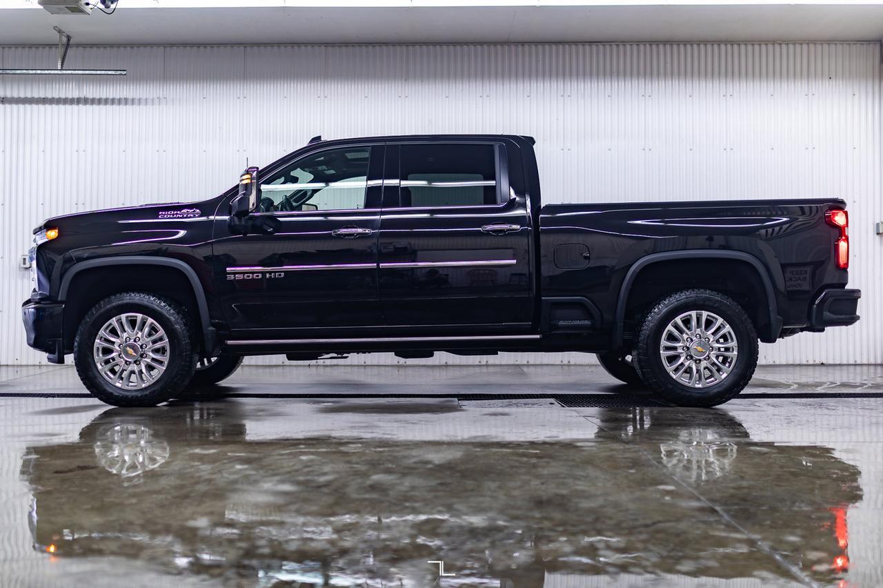 2023 Chevrolet Silverado 3500HD 4x4 Crew Cab High Country Diesel Leather Roof Nav Red Deer AB