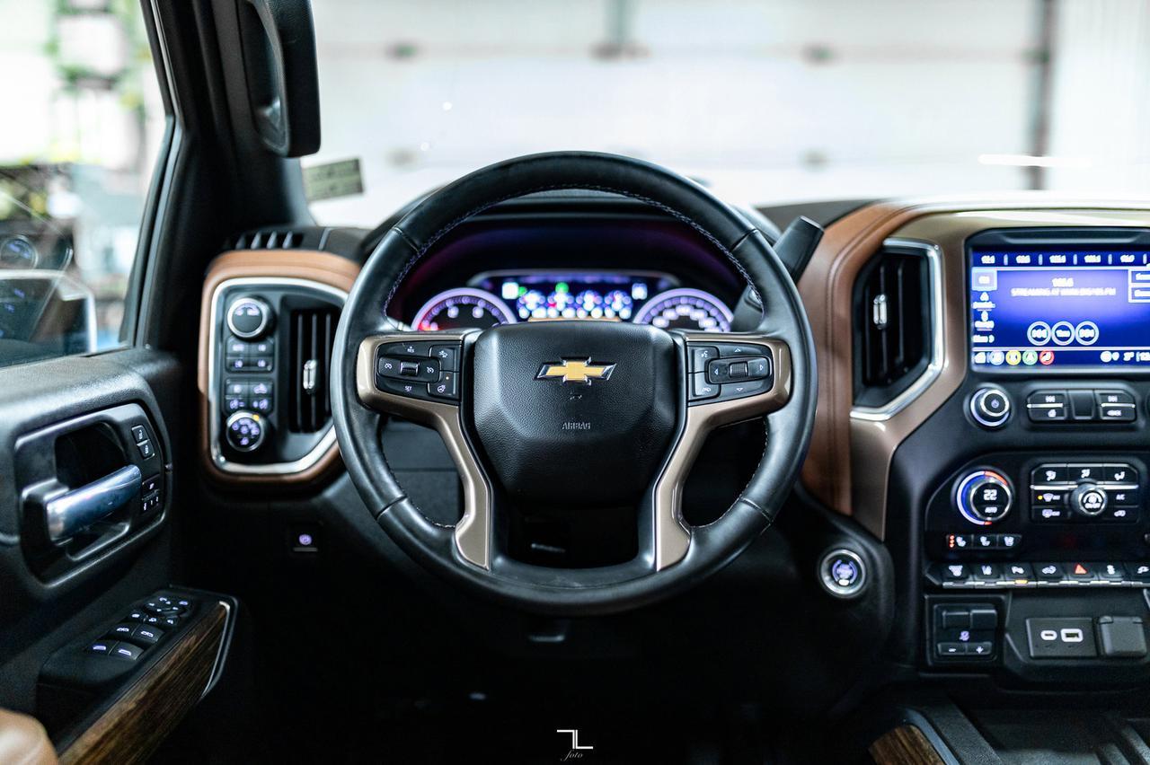 2023 Chevrolet Silverado 3500HD 4x4 Crew Cab High Country Diesel Leather Roof Nav Red Deer AB