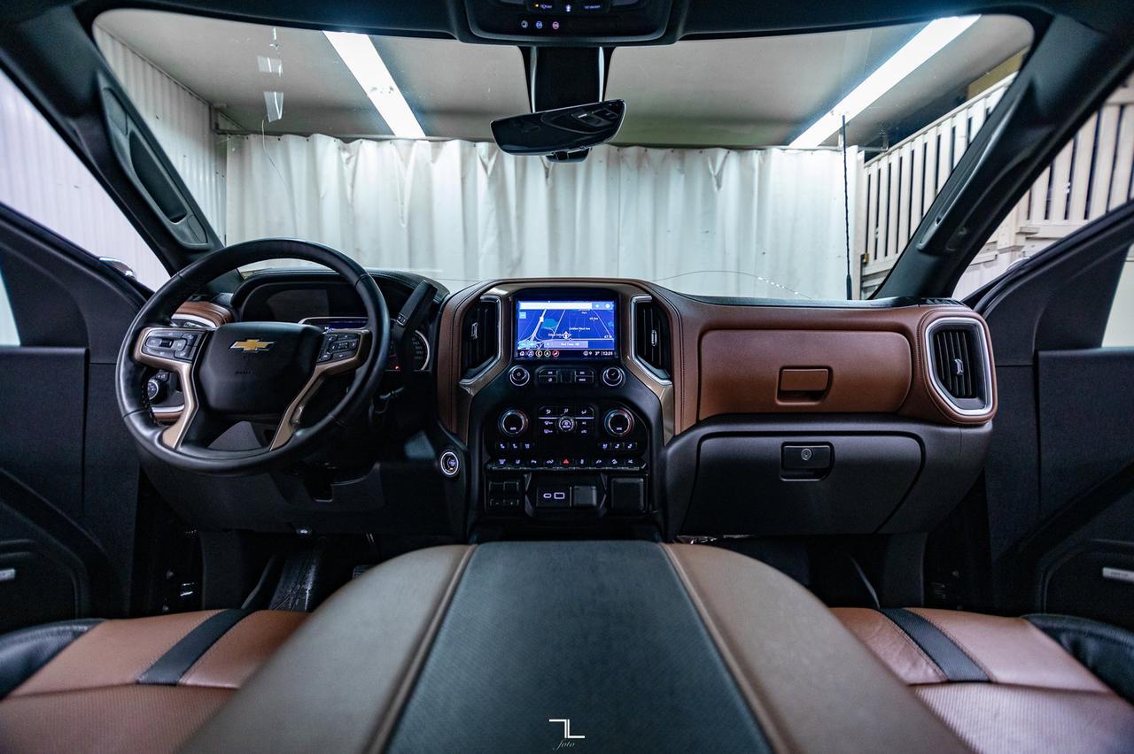 2023 Chevrolet Silverado 3500HD 4x4 Crew Cab High Country Diesel Leather Roof Nav Red Deer AB