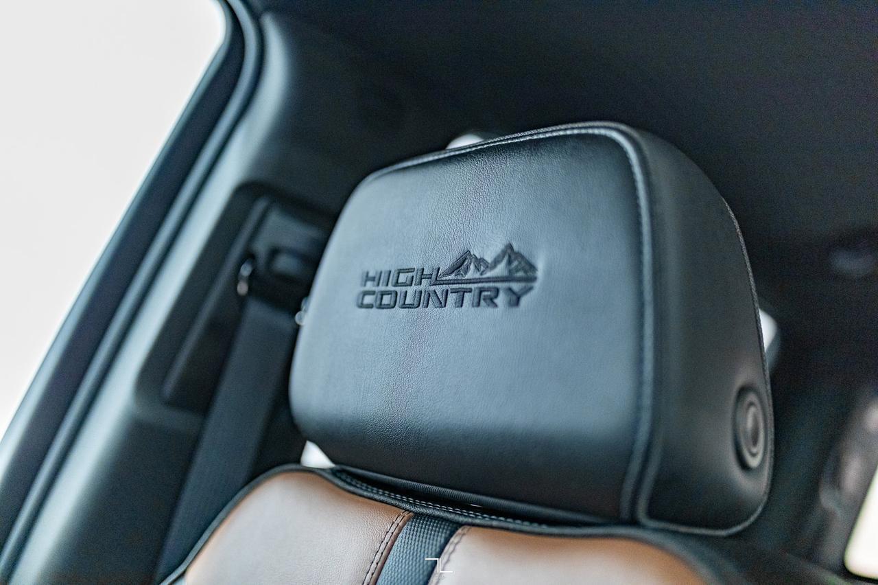 2023 Chevrolet Silverado 3500HD 4x4 Crew Cab High Country Diesel Leather Roof Nav Red Deer AB