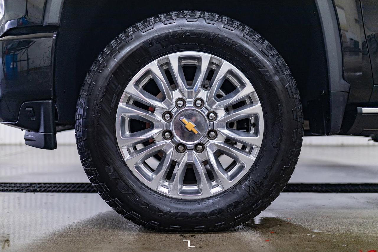 2023 Chevrolet Silverado 3500HD 4x4 Crew Cab High Country Diesel Leather Roof Nav Red Deer AB