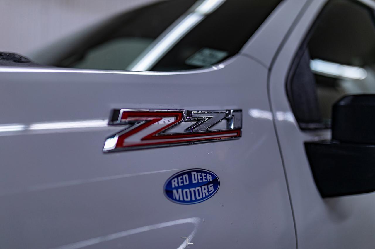 2023 Chevrolet Silverado 3500HD 4x4 Crew Cab LT Z71 Deck Red Deer AB