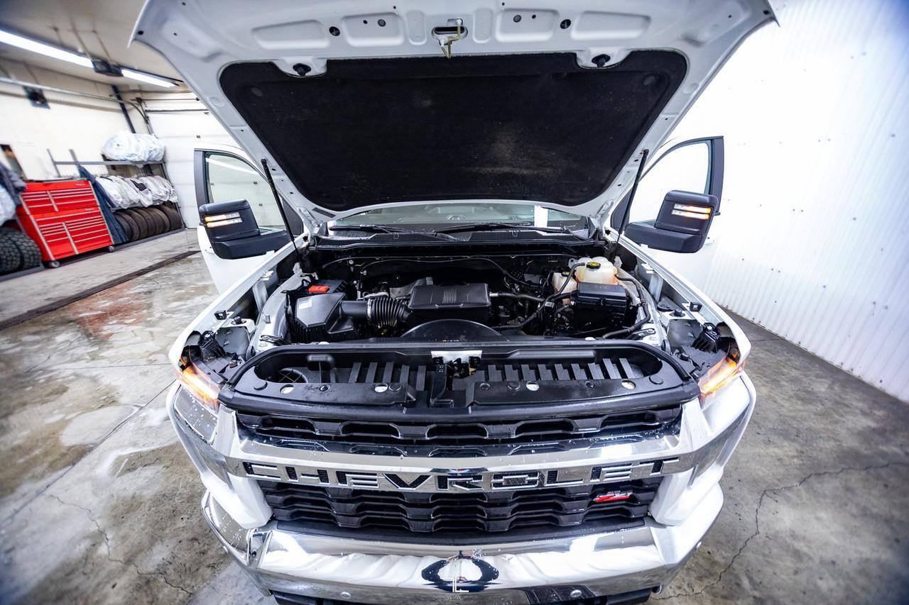 2023 Chevrolet Silverado 3500HD 4x4 Crew Cab LT Z71 Deck Red Deer AB