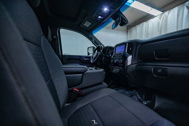 2023 Chevrolet Silverado 3500HD 4x4 Crew Cab LT Z71 Deck Red Deer AB 2023 Chevrolet Silverado 3500HD 4x4 Crew Cab LT Z71 Deck Red Deer AB