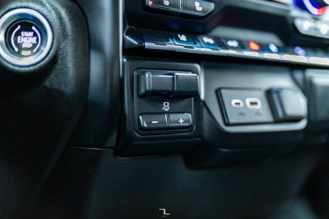 2023 Chevrolet Silverado 3500HD 4x4 Crew Cab LT Z71 Deck Red Deer AB 2023 Chevrolet Silverado 3500HD 4x4 Crew Cab LT Z71 Deck Red Deer AB