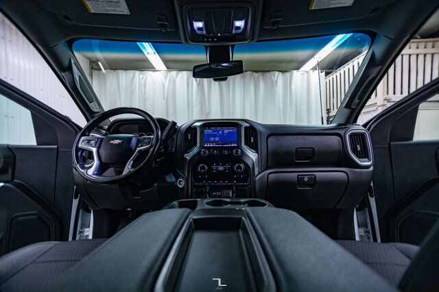 2023 Chevrolet Silverado 3500HD 4x4 Crew Cab LT Z71 Deck Red Deer AB 2023 Chevrolet Silverado 3500HD 4x4 Crew Cab LT Z71 Deck Red Deer AB