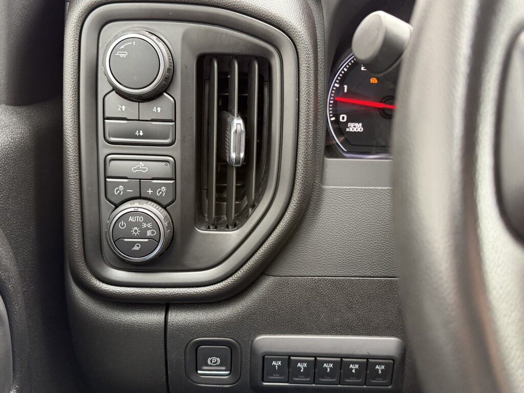 2023 Chevrolet Silverado 3500HD CC 4WD Crew Cab Work Truck Flatbed Diesel Maumee OH