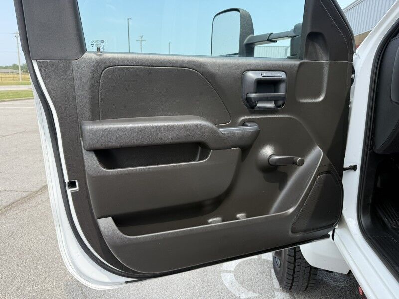 2023 Chevrolet Silverado 5500 4x4 Diesel Flatbed Collinsville OK