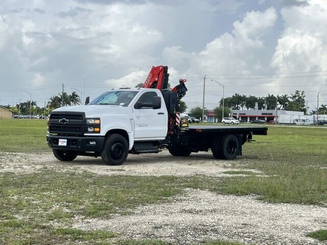 2023 Chevrolet Silverado 6500 HD Steel Flatbed Truck with FASSI F85 Active Knuckle Boom Crane Homestead FL