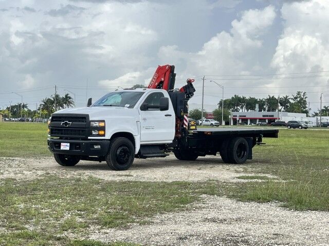 2023 Chevrolet Silverado 6500 HD Steel Flatbed Truck with FASSI F85 Active Knuckle Boom Crane Miami FL