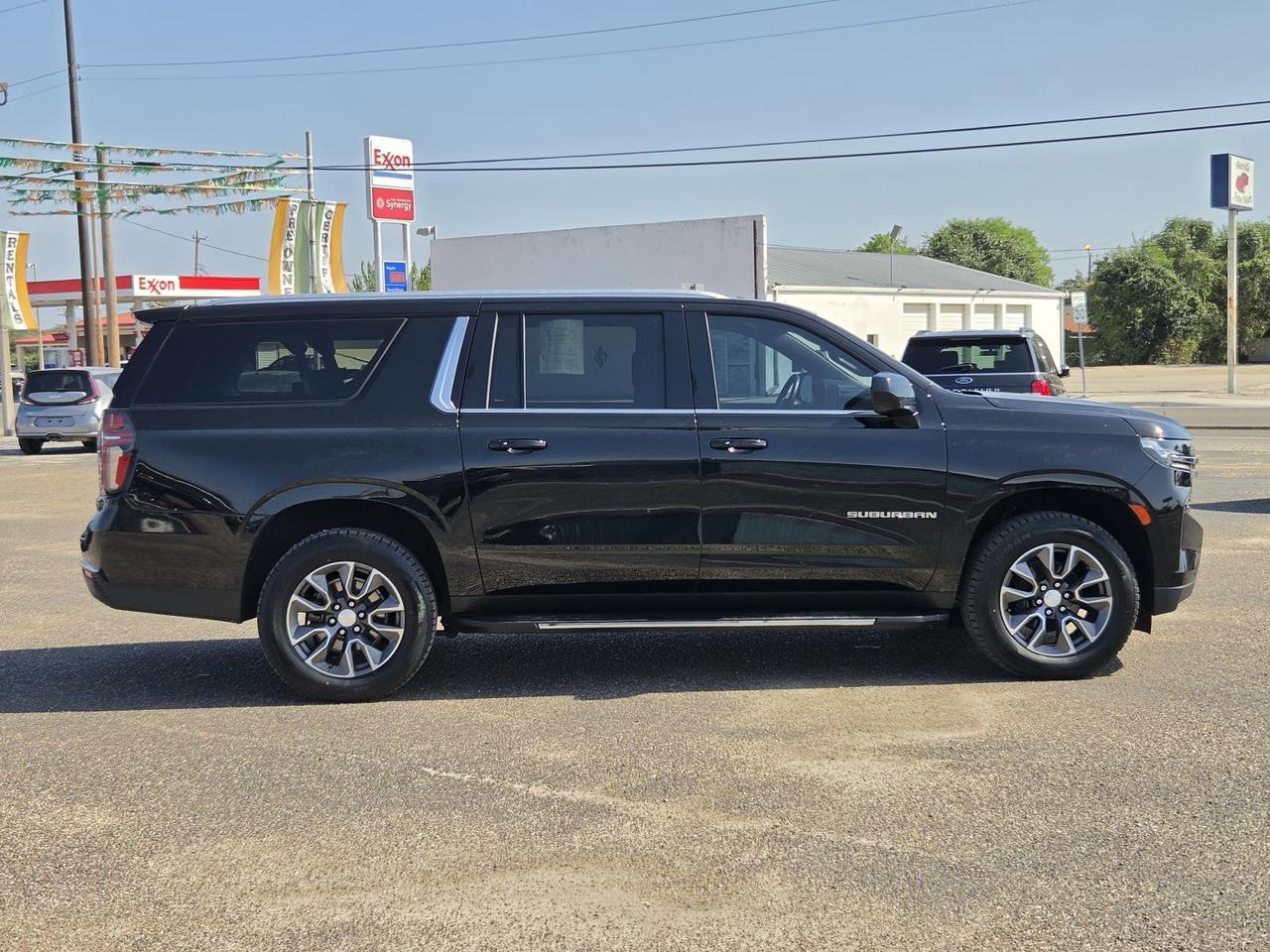 2023 Chevrolet Suburban 2WD 4dr LS