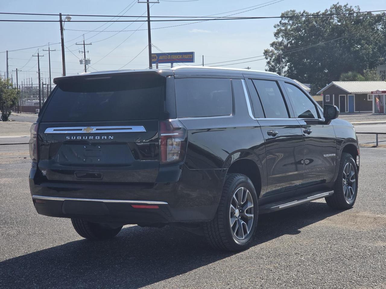 2023 Chevrolet Suburban 2WD 4dr LS