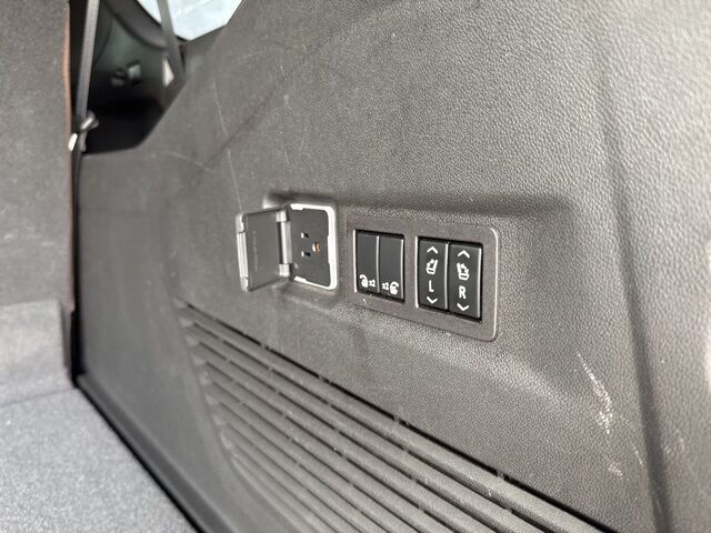 2023 Chevrolet Suburban High Country  TX