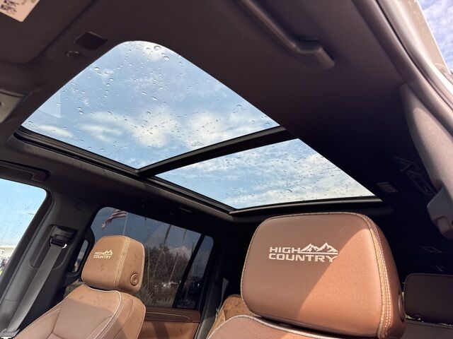 2023 Chevrolet Suburban High Country  TX