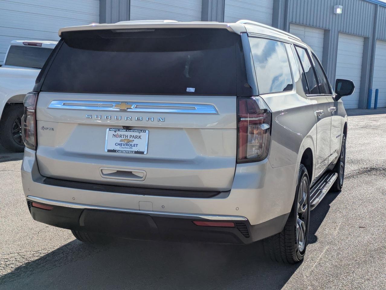 2023 Chevrolet Suburban LS