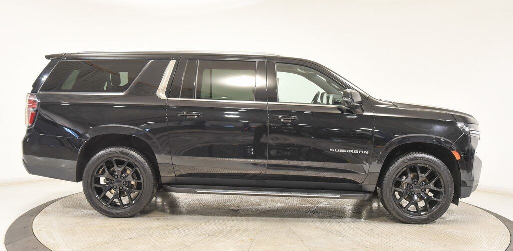 2023 Chevrolet Suburban LT Akron