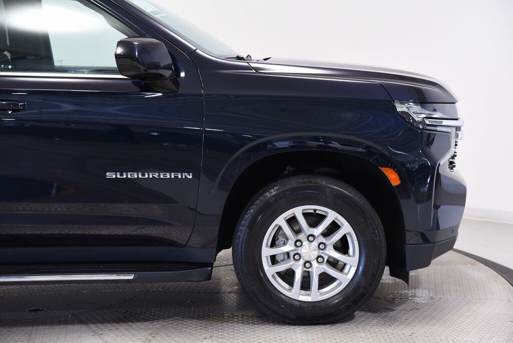 2023 Chevrolet Suburban LT Akron