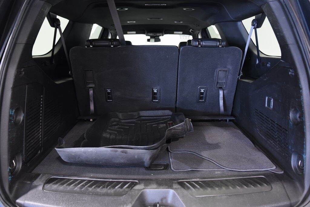 2023 Chevrolet Suburban LT Akron