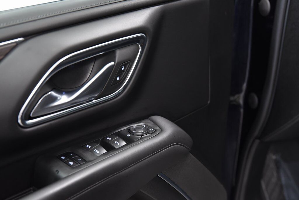 2023 Chevrolet Suburban LT Akron