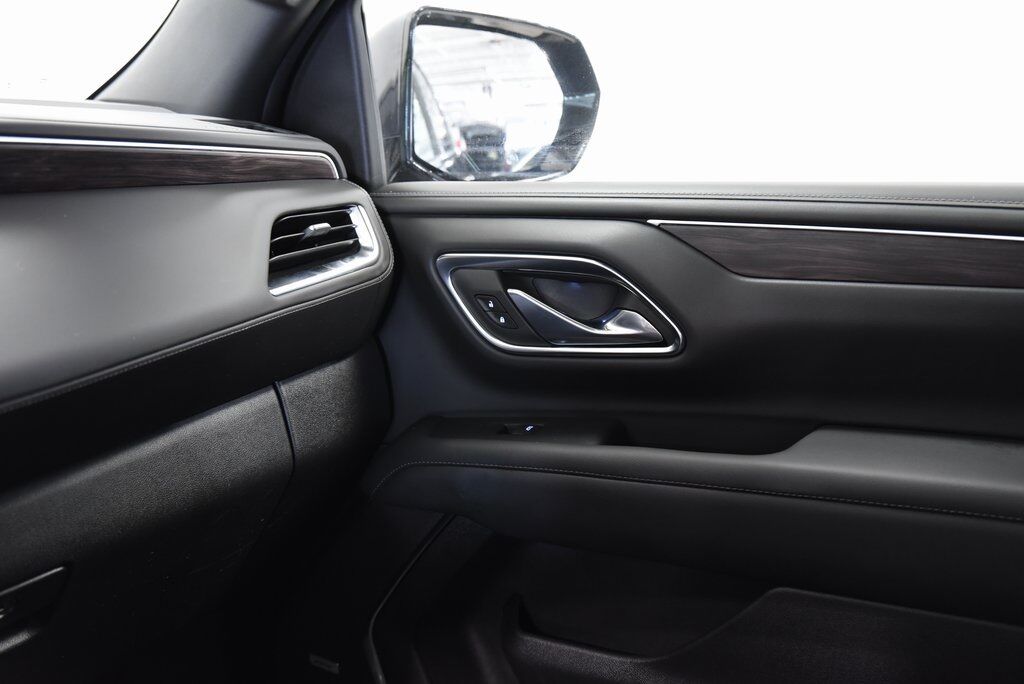 2023 Chevrolet Suburban LT Akron