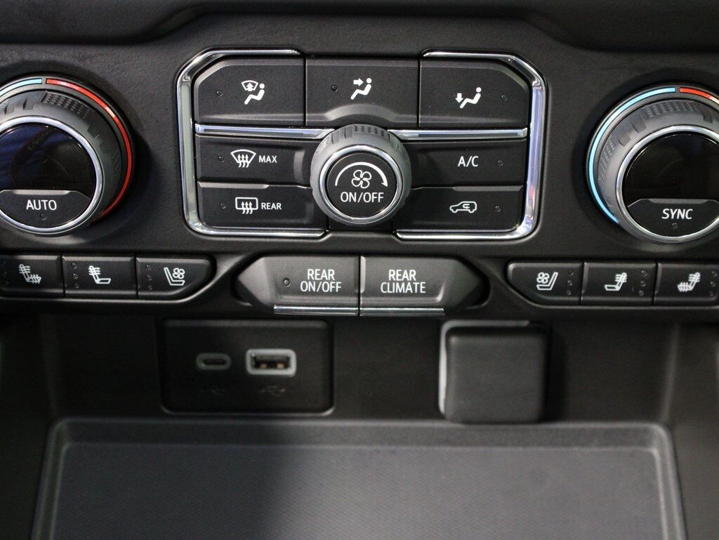 2023 Chevrolet Suburban Premier 4WD 7 Passenger Fond du Lac WI