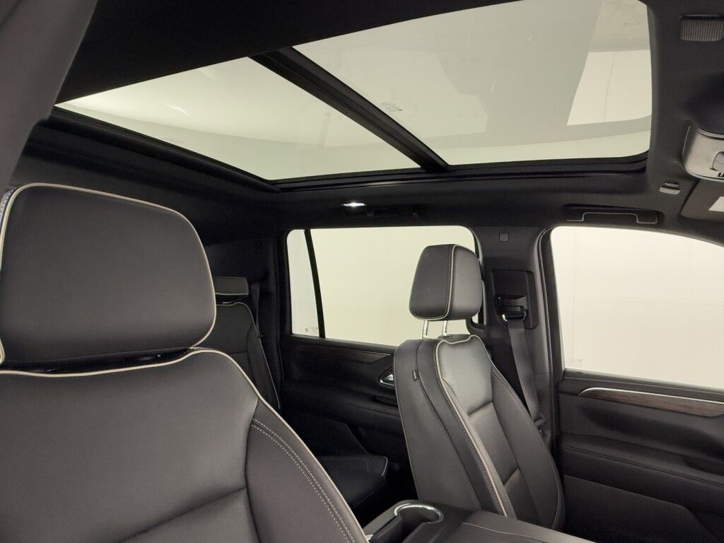 2023 Chevrolet Suburban Premier 4x4 w/Panoramic Sunroof Maumee OH