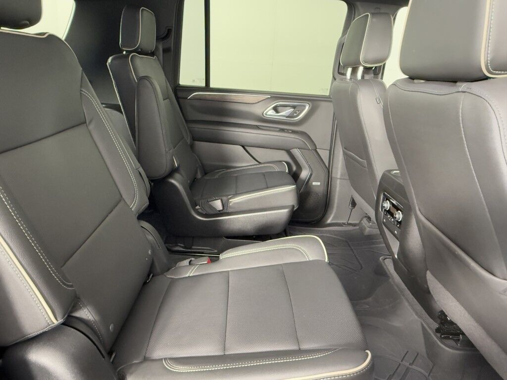 2023 Chevrolet Suburban Premier 4x4 w/Panoramic Sunroof Maumee OH