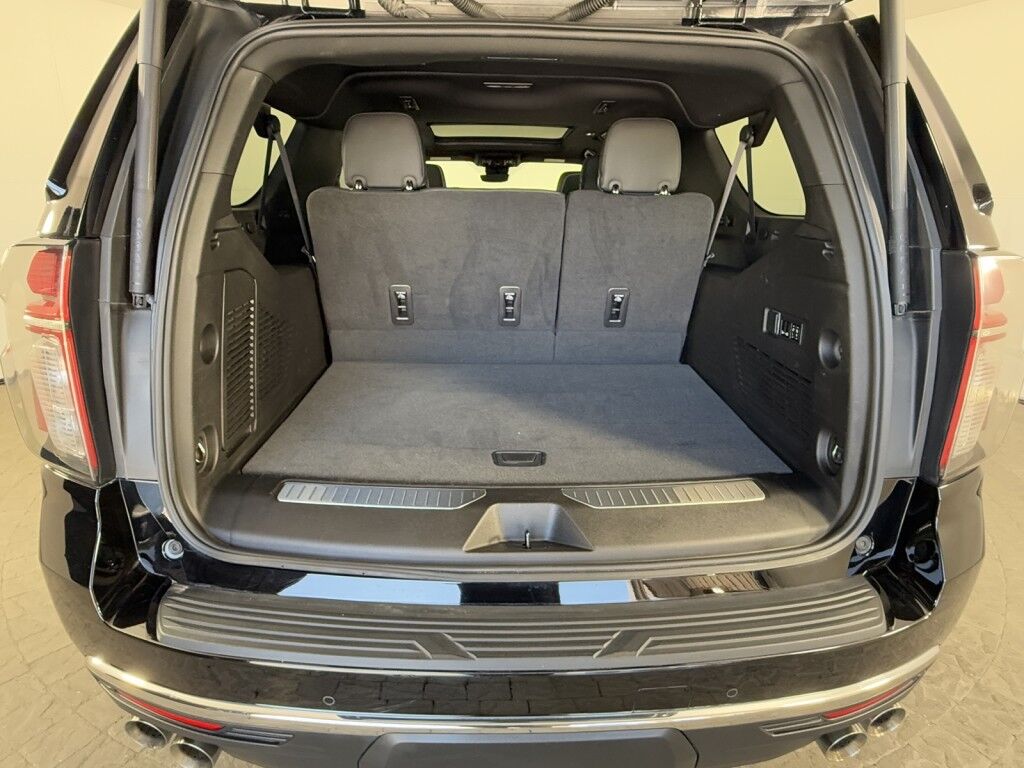 2023 Chevrolet Suburban Premier 4x4 w/Panoramic Sunroof Maumee OH