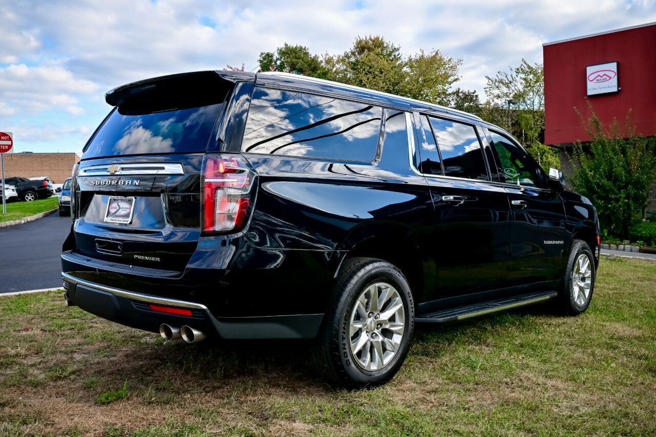 2023 Chevrolet Suburban Premier photo 4
