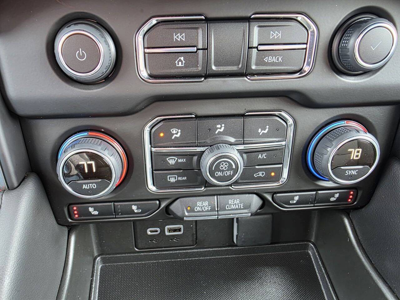 2023 Chevrolet Suburban RST 4x4 4dr SUV Eldridge IA