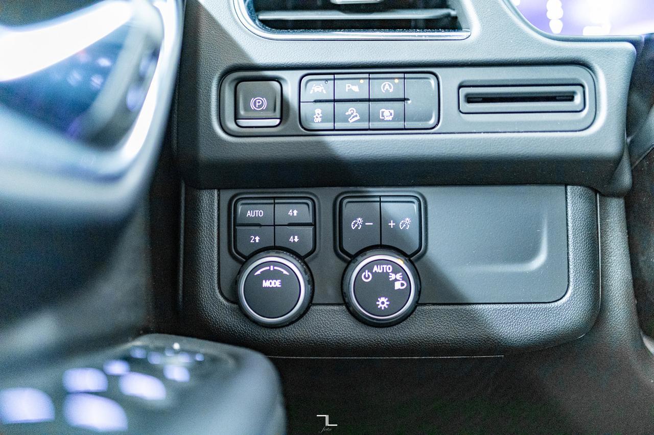 2023 Chevrolet Tahoe AWD Z71 Leather Roof Nav BCam Red Deer AB