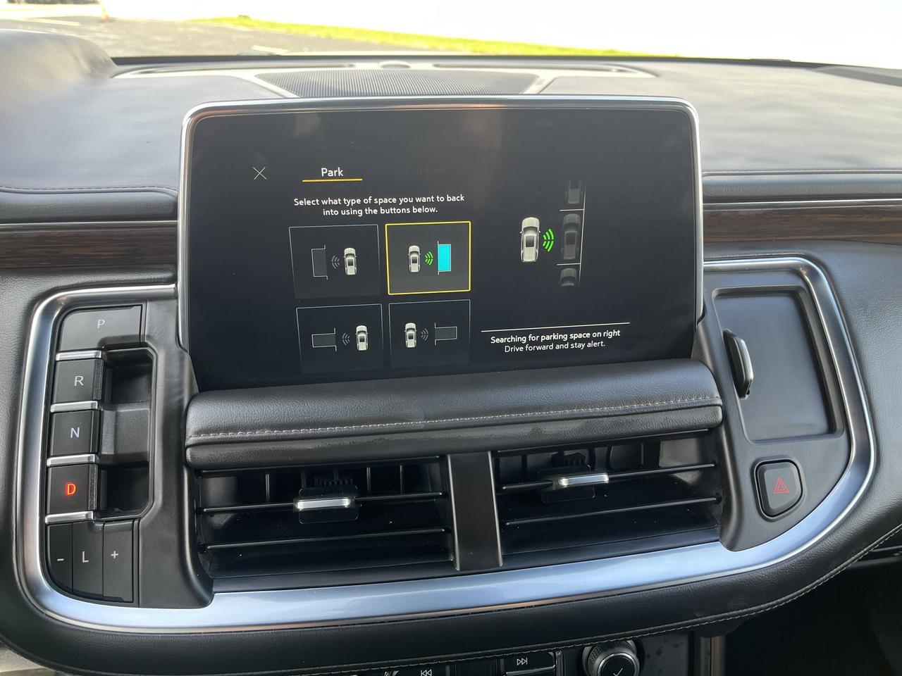 2023 Chevrolet Tahoe High Country 4WD AdvTech MaxTrrlngPkgs w/22s Sunroof SuperCruise AdptvCrz RearSeatMedia PwrSteps Saukville WI