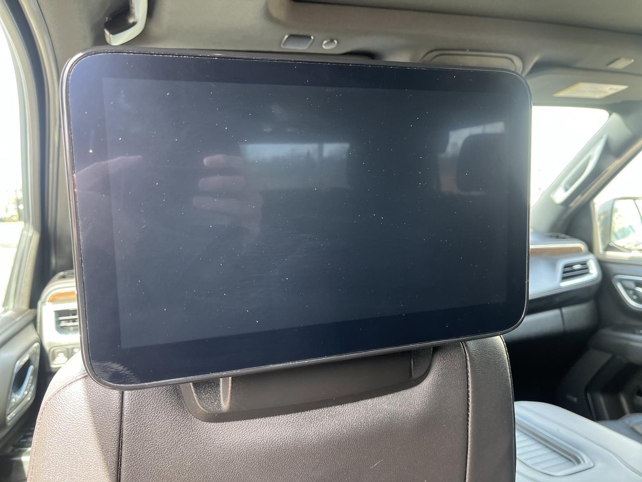 2023 Chevrolet Tahoe High Country 4WD AdvTech MaxTrrlngPkgs w/22s Sunroof SuperCruise AdptvCrz RearSeatMedia PwrSteps Saukville WI