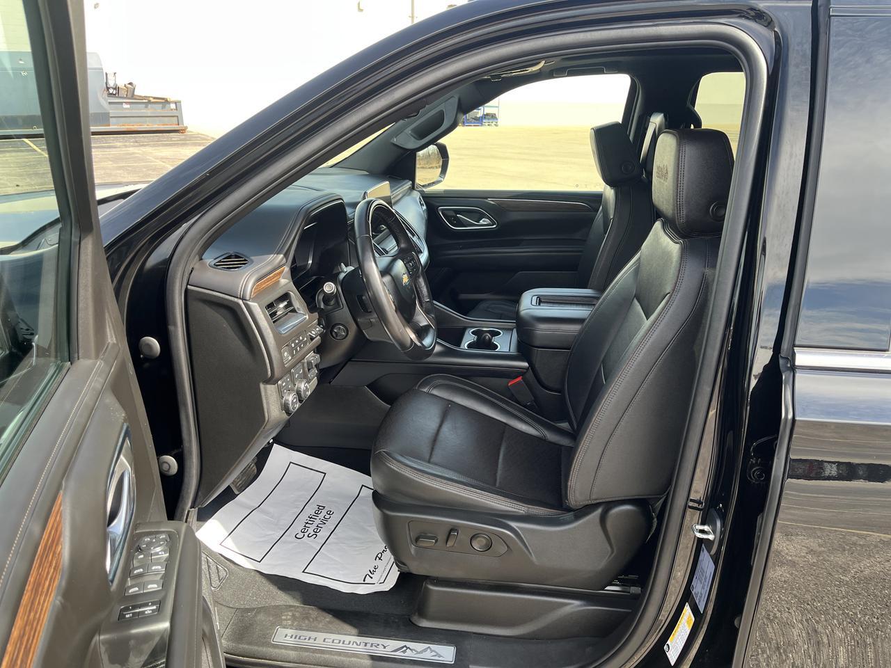 2023 Chevrolet Tahoe High Country 4WD AdvTech MaxTrrlngPkgs w/22s Sunroof SuperCruise AdptvCrz RearSeatMedia PwrSteps Saukville WI