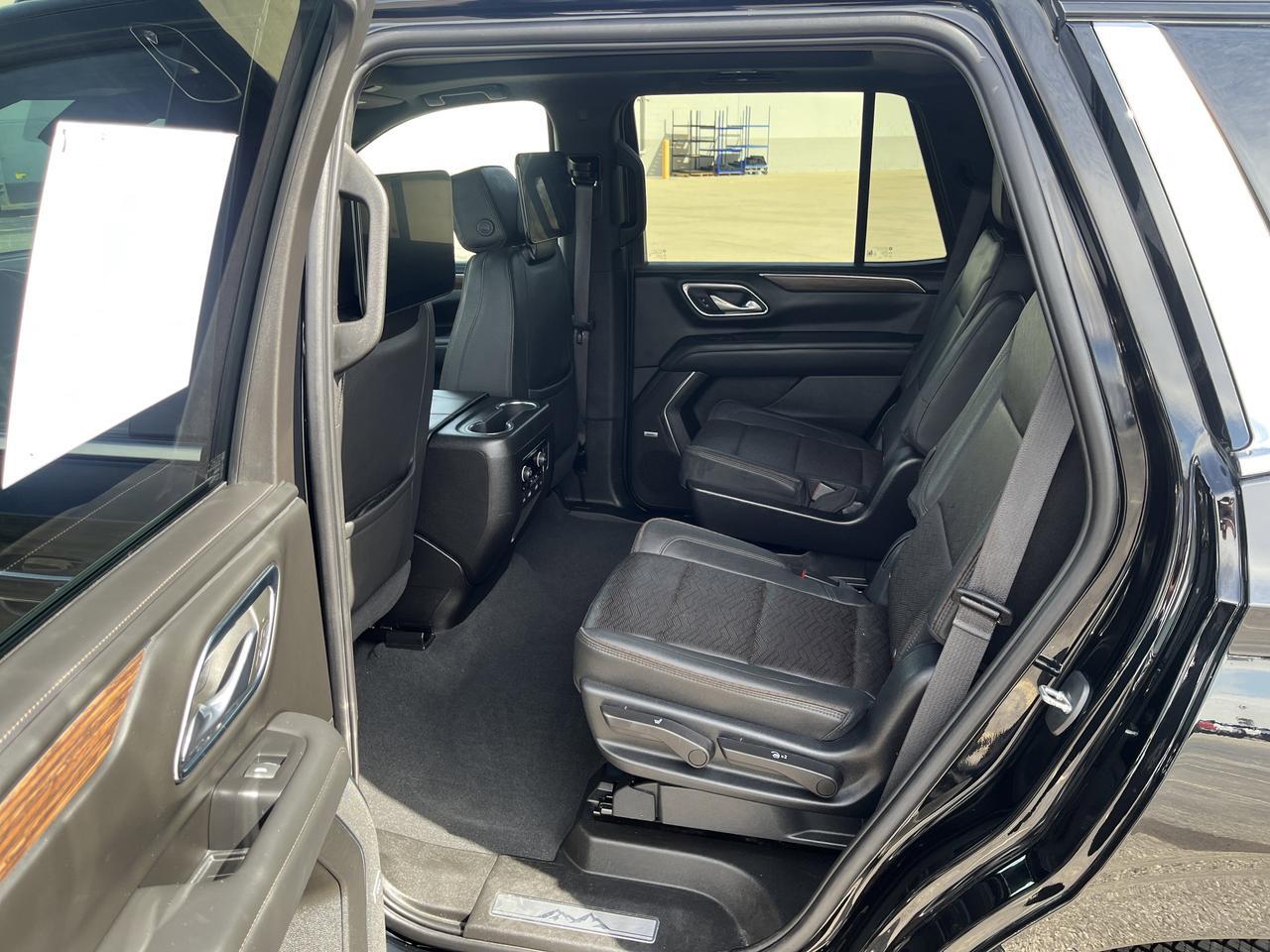 2023 Chevrolet Tahoe High Country 4WD AdvTech MaxTrrlngPkgs w/22s Sunroof SuperCruise AdptvCrz RearSeatMedia PwrSteps Saukville WI