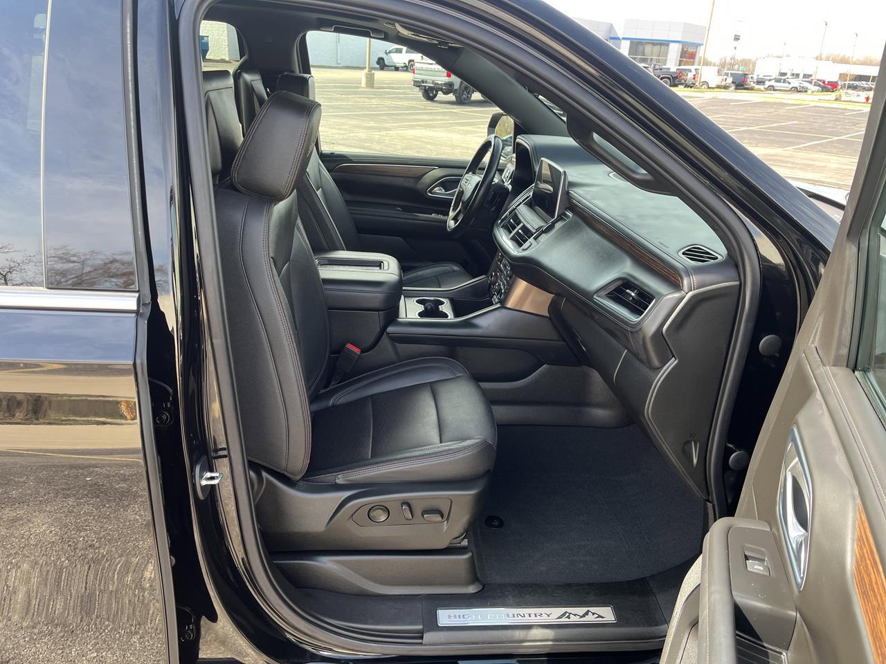 2023 Chevrolet Tahoe High Country 4WD AdvTech MaxTrrlngPkgs w/22s Sunroof SuperCruise AdptvCrz RearSeatMedia PwrSteps Saukville WI