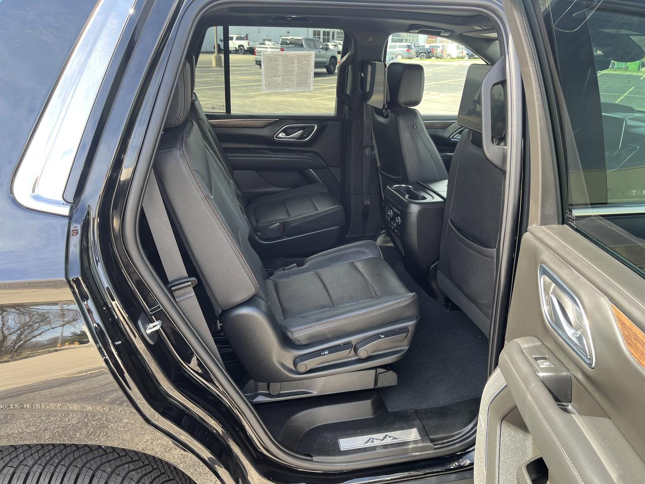 2023 Chevrolet Tahoe High Country 4WD AdvTech MaxTrrlngPkgs w/22s Sunroof SuperCruise AdptvCrz RearSeatMedia PwrSteps Saukville WI