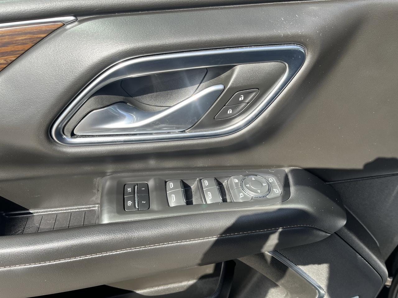 2023 Chevrolet Tahoe High Country 4WD AdvTech MaxTrrlngPkgs w/22s Sunroof SuperCruise AdptvCrz RearSeatMedia PwrSteps Saukville WI