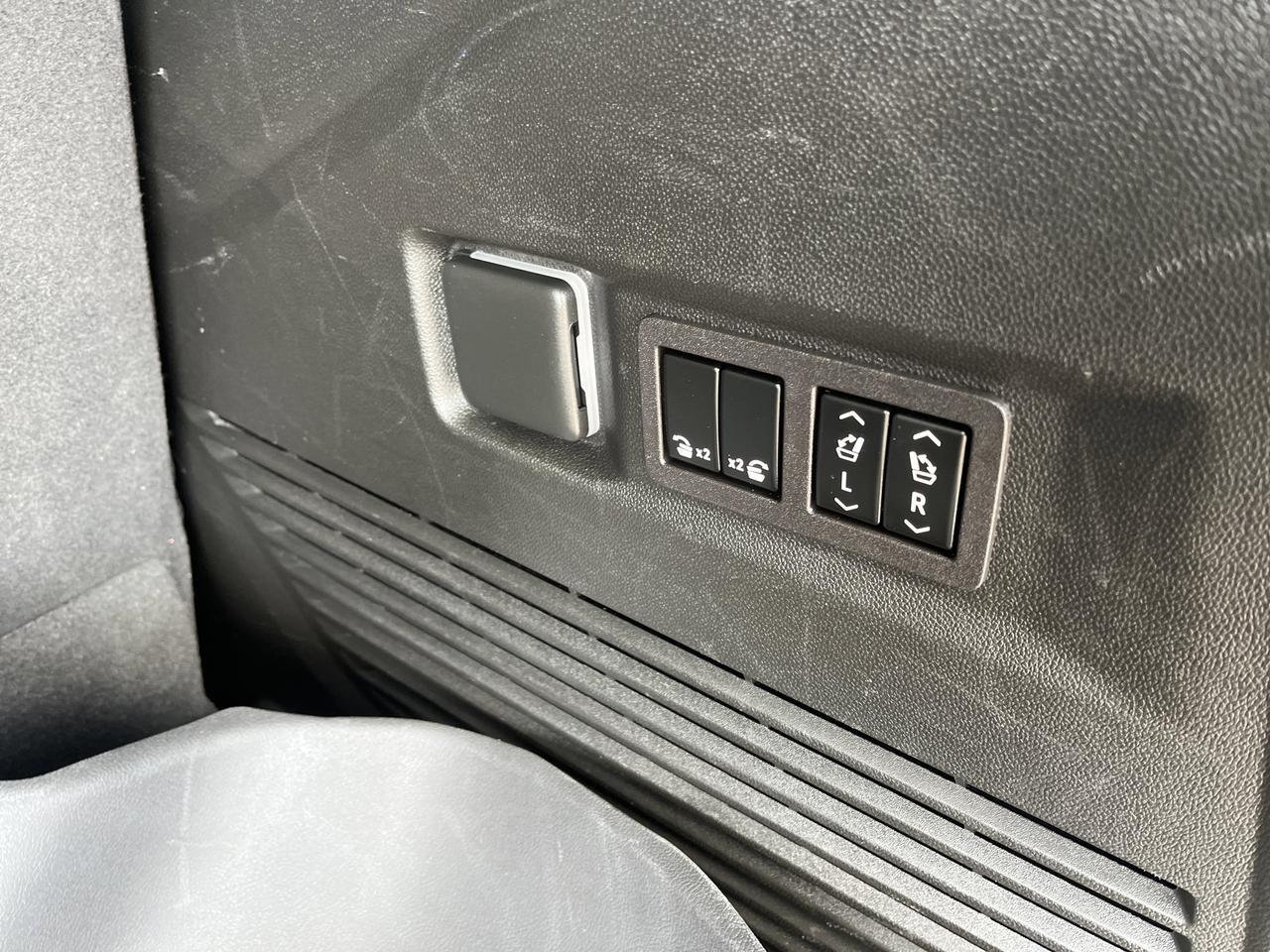 2023 Chevrolet Tahoe High Country 4WD AdvTech MaxTrrlngPkgs w/22s Sunroof SuperCruise AdptvCrz RearSeatMedia PwrSteps Saukville WI