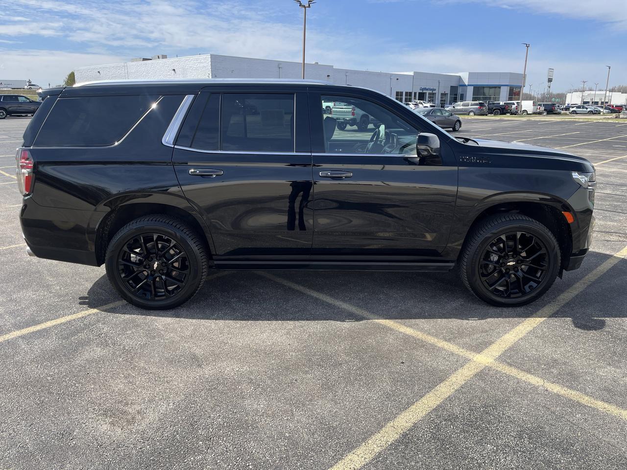 2023 Chevrolet Tahoe High Country 4WD AdvTech MaxTrrlngPkgs w/22s Sunroof SuperCruise AdptvCrz RearSeatMedia PwrSteps Saukville WI