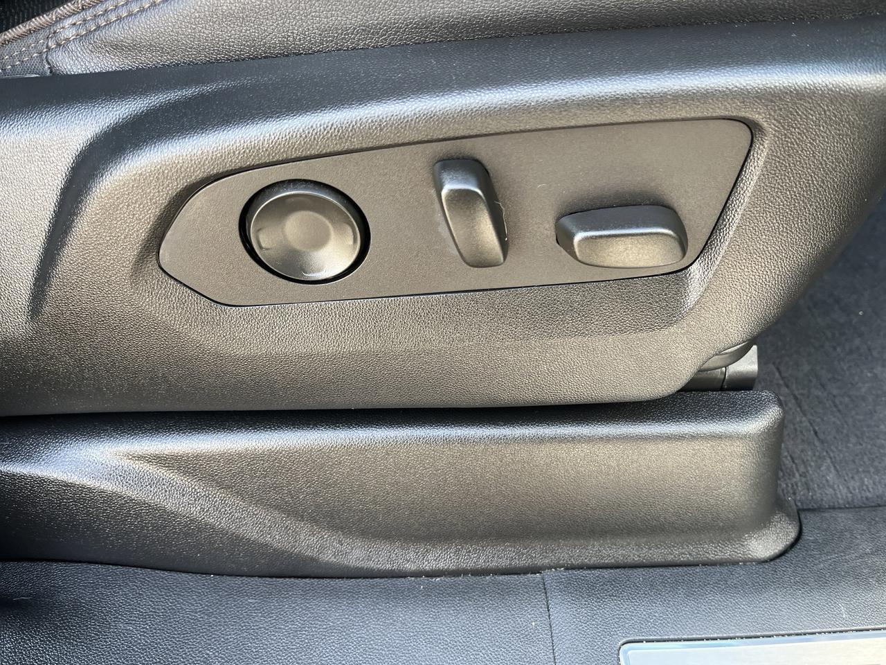 2023 Chevrolet Tahoe High Country 4WD AdvTech MaxTrrlngPkgs w/22s Sunroof SuperCruise AdptvCrz RearSeatMedia PwrSteps Saukville WI