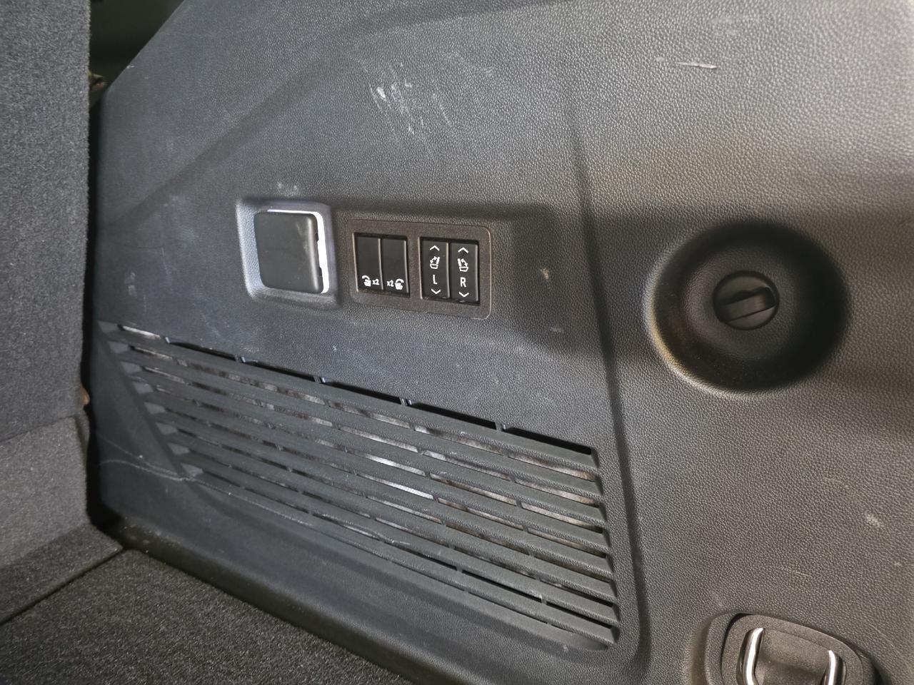 2023 Chevrolet Tahoe High Country High Country Sand Lake NY