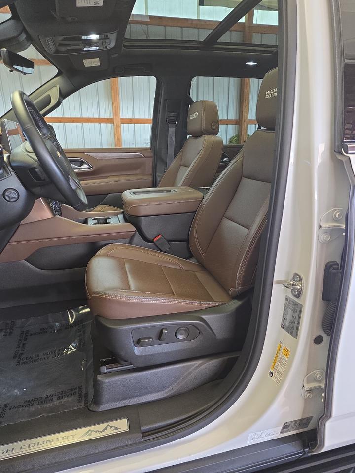 2023 Chevrolet Tahoe High Country High Country Sand Lake NY