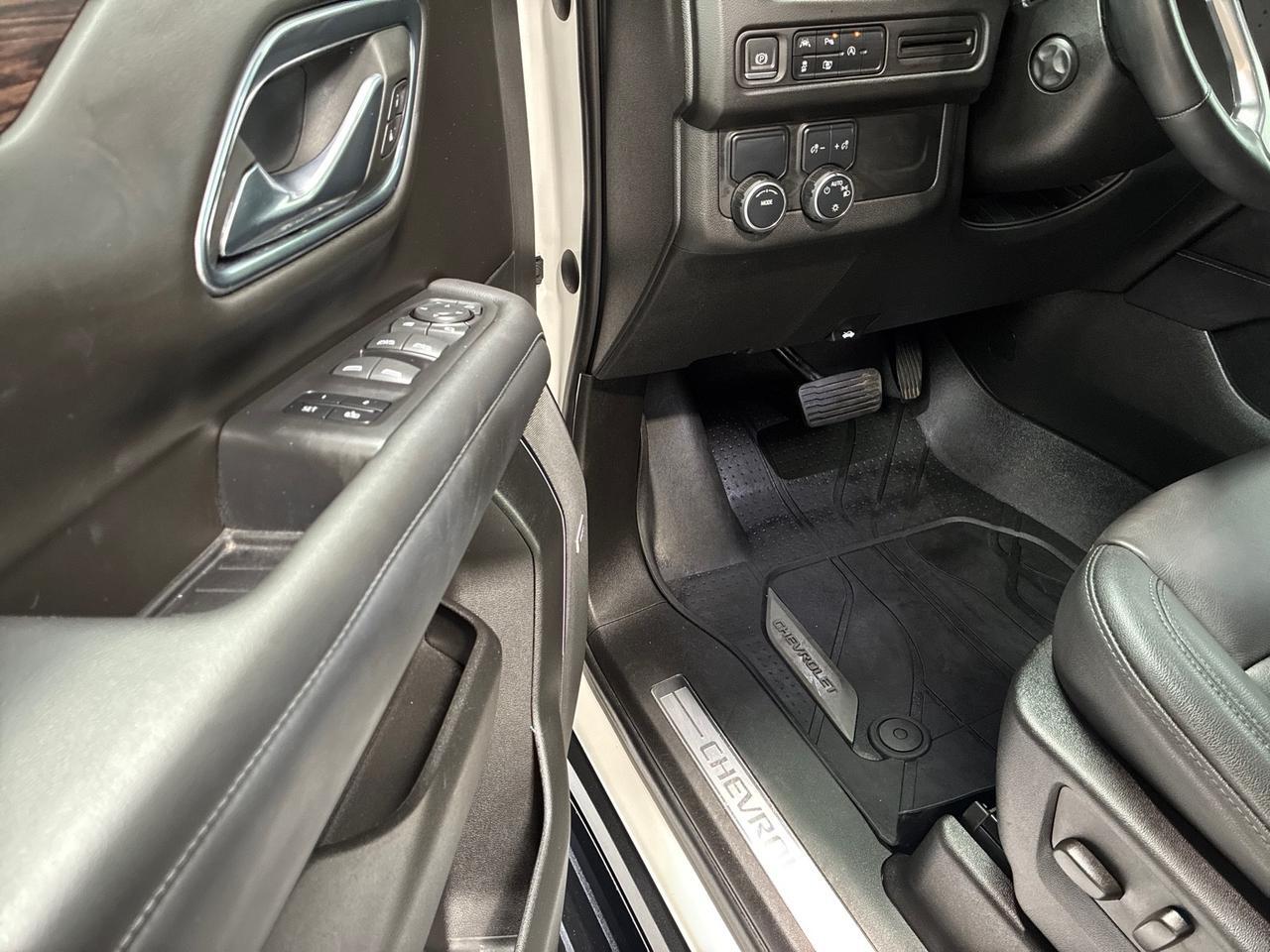 2023 Chevrolet Tahoe LT, Signature Pkg (Luxury Pkg, Pano Roof, 20in Wheels), Buckets, Black Out Emblems Houston TX