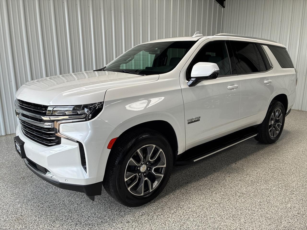 2023 Chevrolet Tahoe LT, Signature Pkg (Luxury Pkg, Pano Roof, 20in Wheels), Buckets, Black Out Emblems