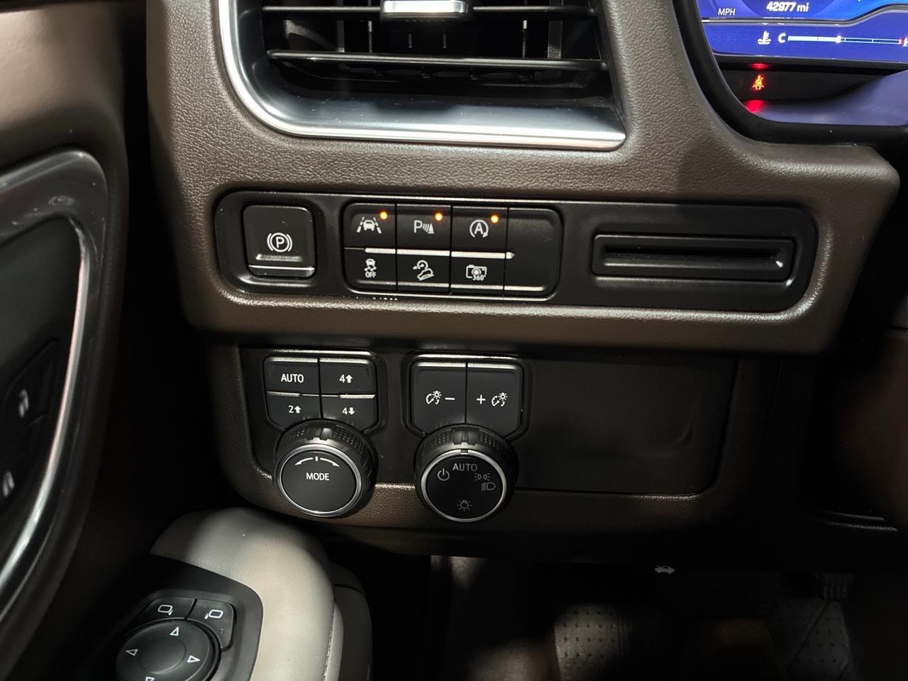 2023 Chevrolet Tahoe Z71, Luxury Pkg, Pano Roof, Buckets, All Weather Floor Liners Houston TX